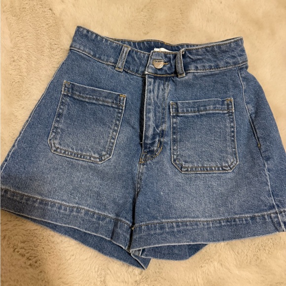 H&M Classic Blue Jean Shorts - Picture 1 of 3